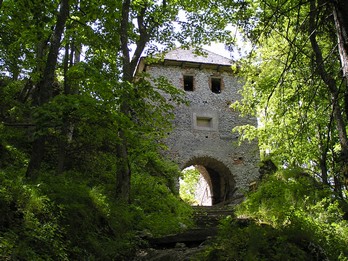 Vstupná brána do hradu Muráň