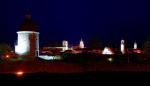 Centrum Skalice s pohľadom na Rotundu v noci.